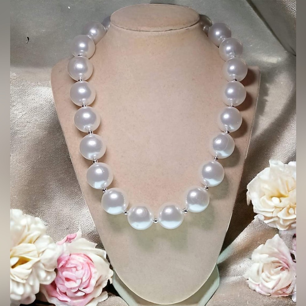 Vintage huge faux pearl & glass beaded 19"-23" necklace. - Picture 1 of 3